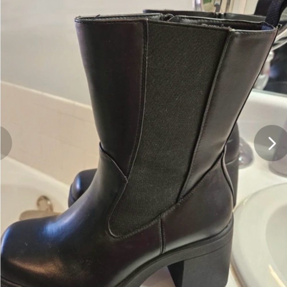 Torrid Mid-Calf Wide Width Boot Size 7